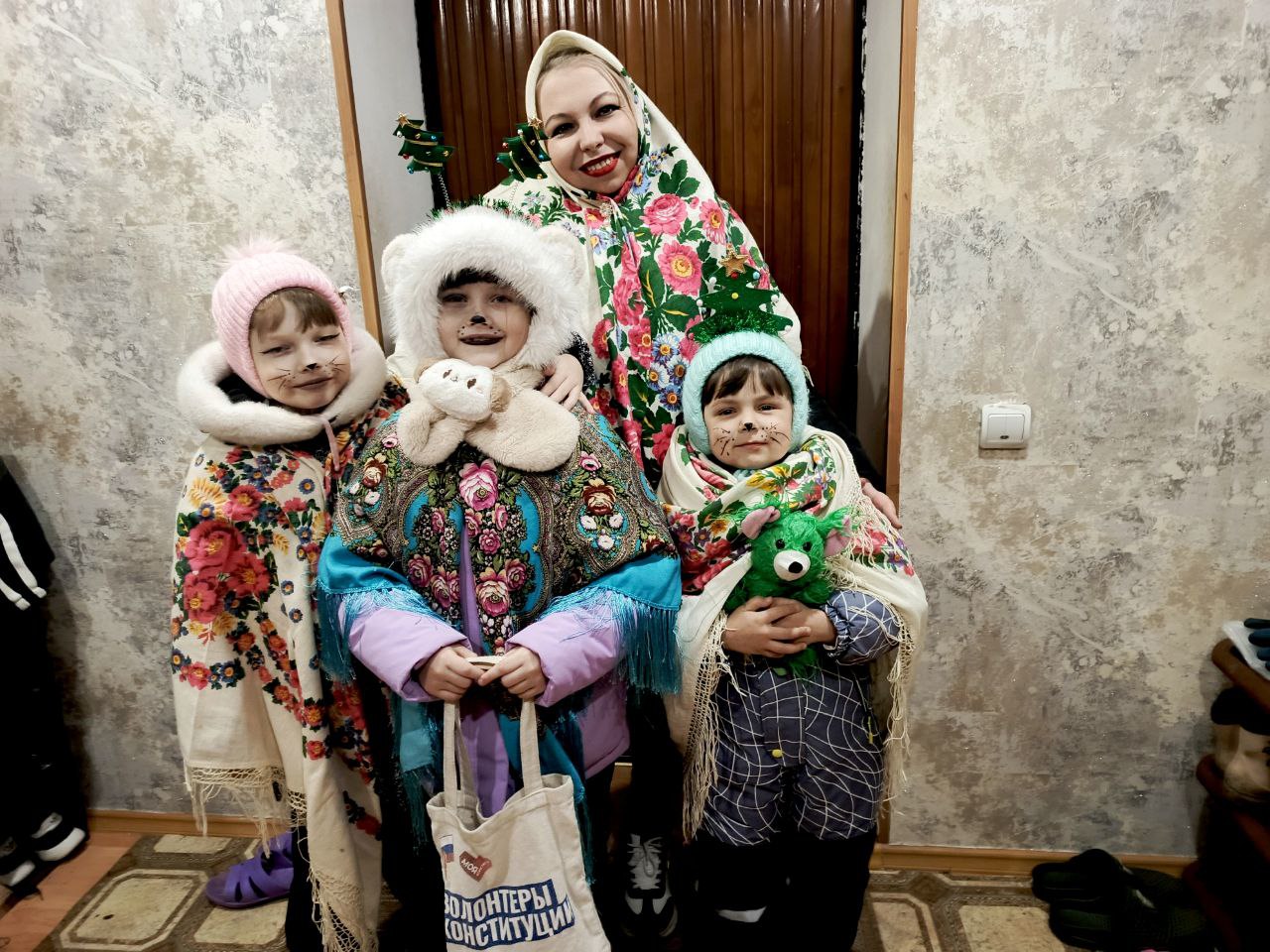 Брасовские дети вспоминают старую традицию колядования