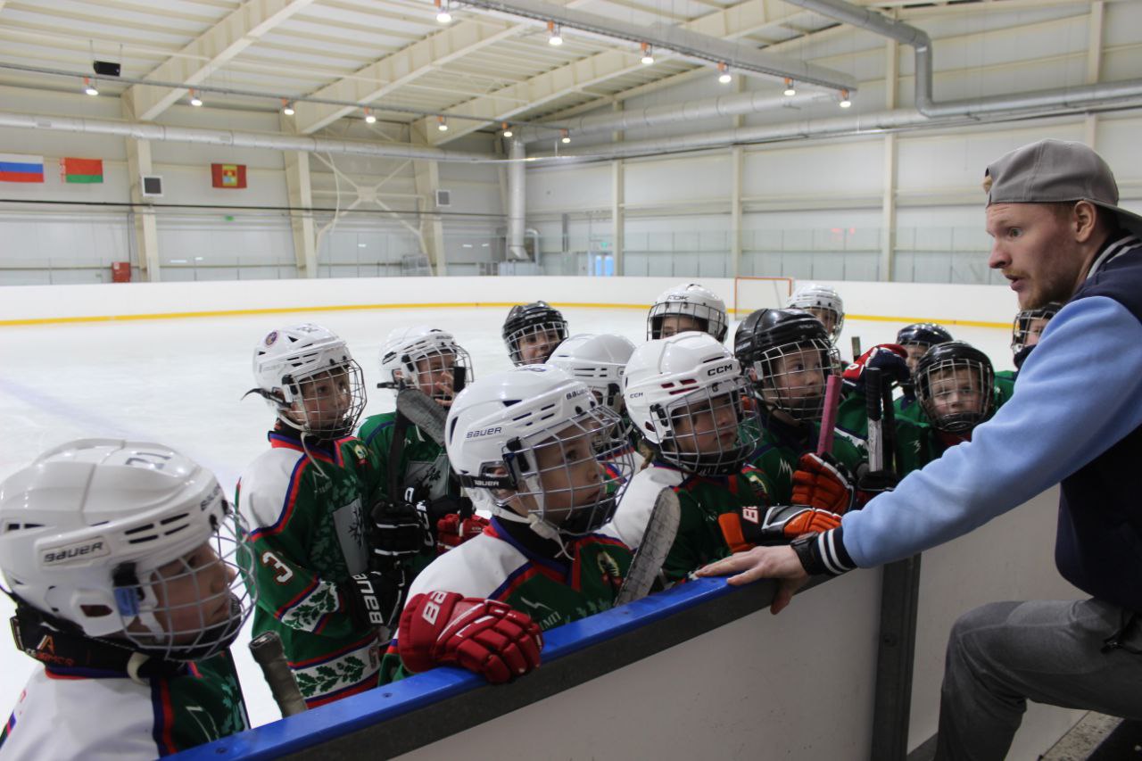 В Почепе прошел финал открытого первенства региона по хоккею