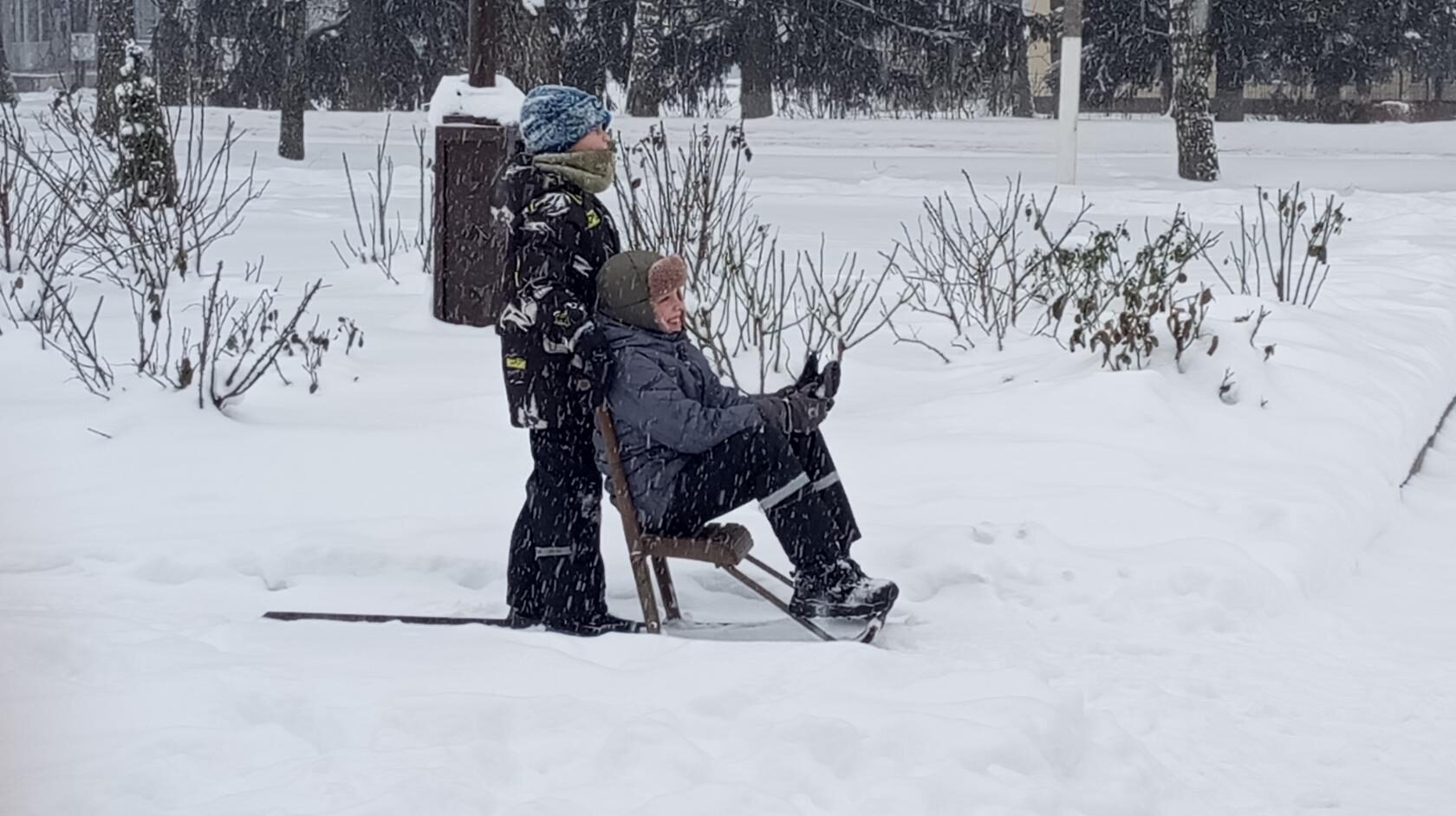 Зимние забавы брасовских ребят