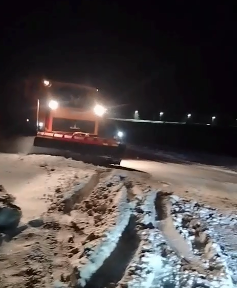 В Брянской области ведется очистка и противогололедная обработка дорог