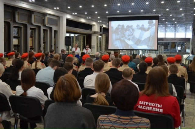 В Брянске проходит выставка «Кремлевский полк на страже государства»