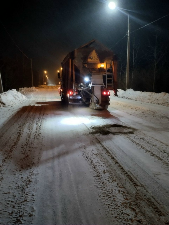 Очистка и обработка региональных и межмуниципальных автодорог ведется в круглосуточном режиме