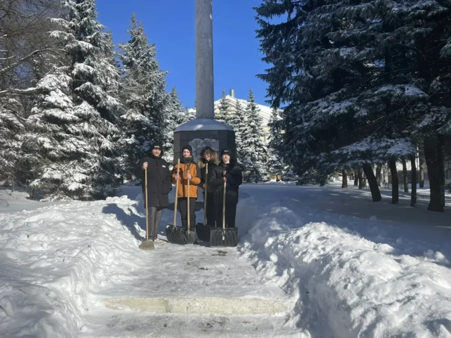 Брянские ученики школы № 5 взяли шефство над памятником