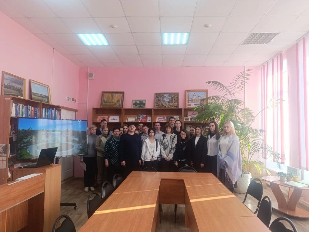 В Межпоселенческой библиотеке имени Н.И. Родичева прошёл патриотический  час