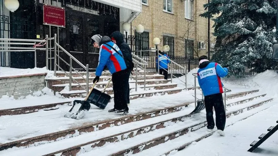 Брянским дорожникам и коммунальщикам помогает «Снежный десант РСО»