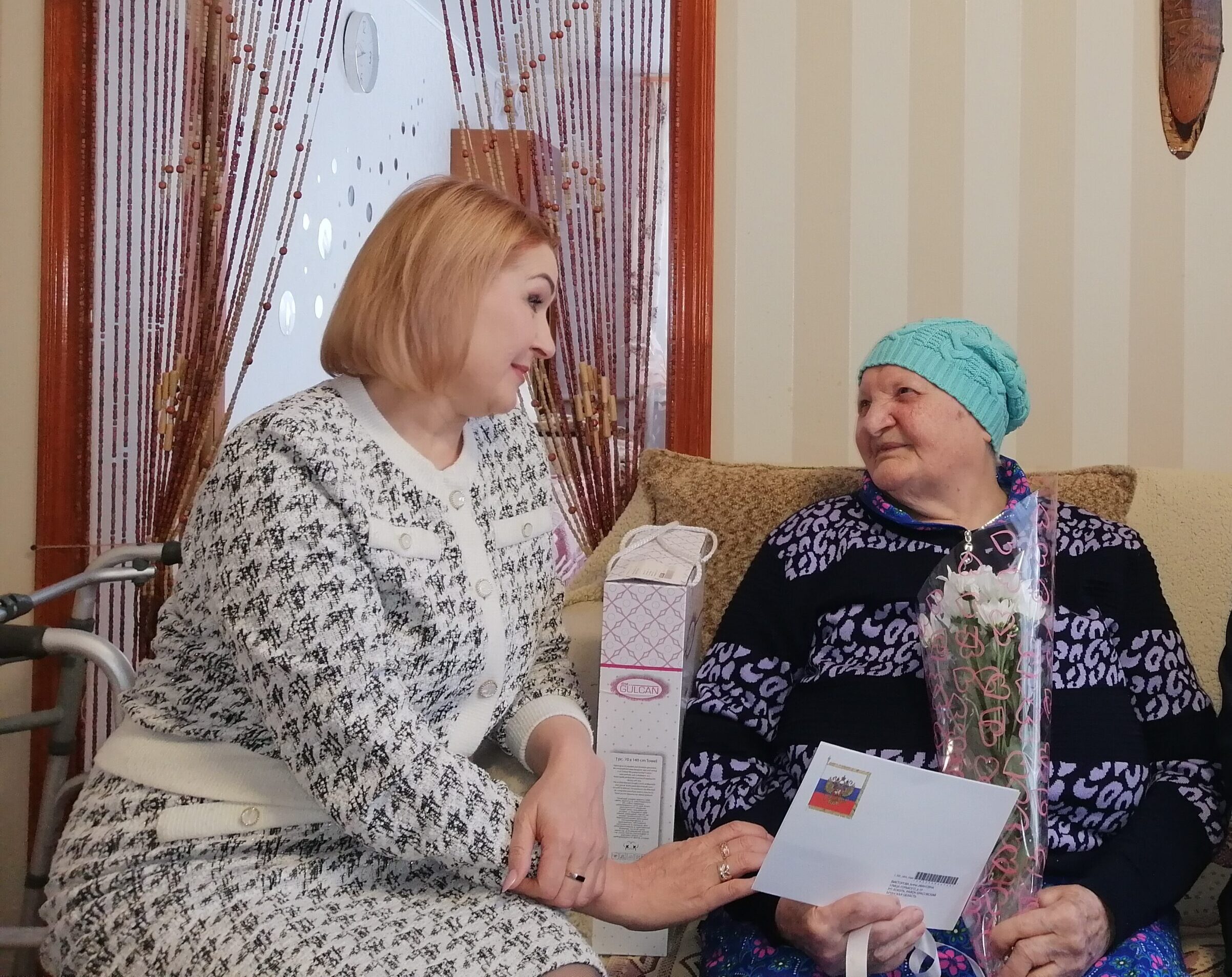 В Брасовском районе поздравили труженицу тыла с 96-летием