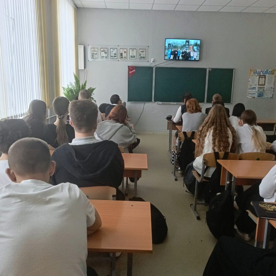 Для девятиклассников первой школы провели День профориентации