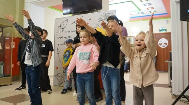 В преддверии Международного дня защиты детей в Брянском театре кукол прошел праздник