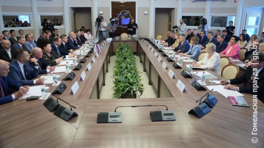 В рамках V регионального форума «Гомель-Брянск» прошло пленарное заседание