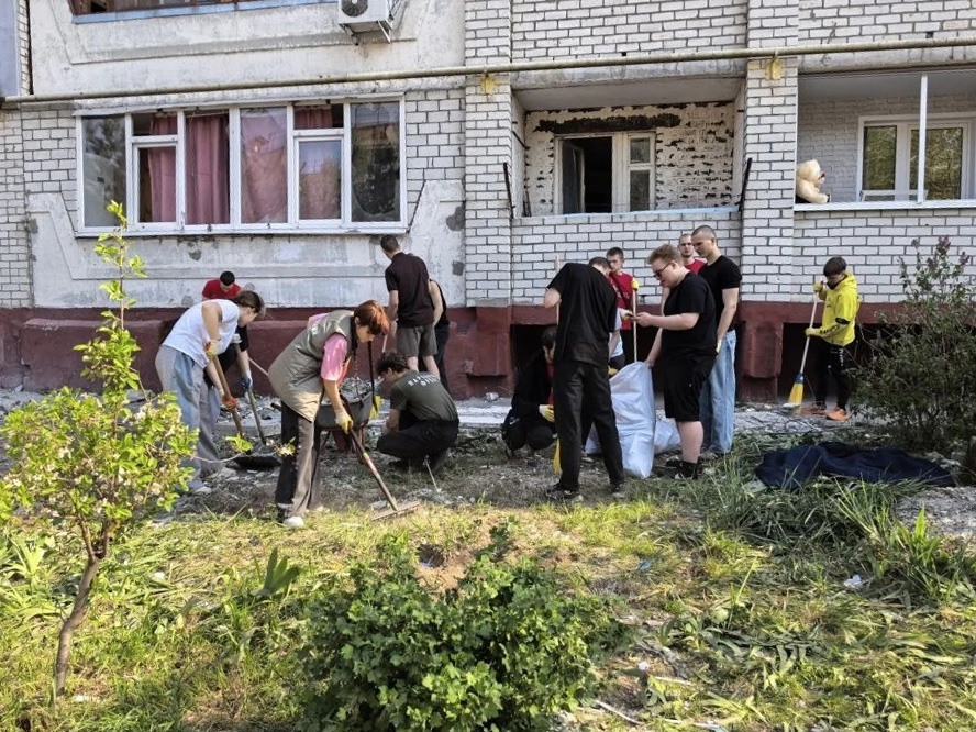 В микрорайоне Автозаводец добровольцами убрано 30 кубометров мусора