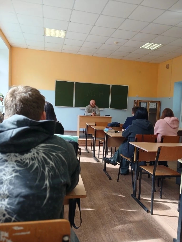 Студенты БПЭТ встретились с капитаном ФСИН в отставке