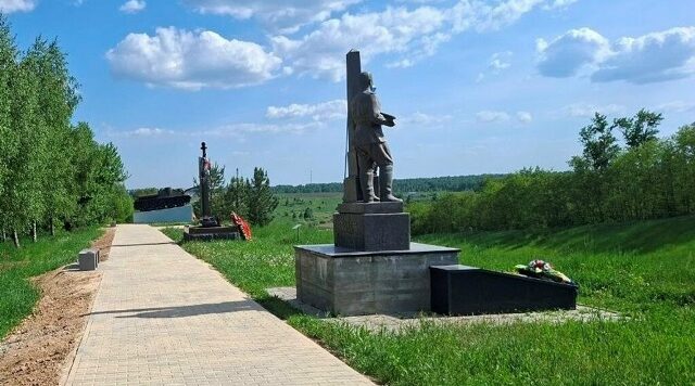 В Севске завершены работы по благоустройству мемориального комплекса «Холм Славы»