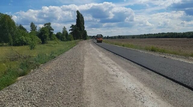 В Брянской области продолжается ремонт участка автодороги Новозыбков – Халеевичи – Старая Рудня