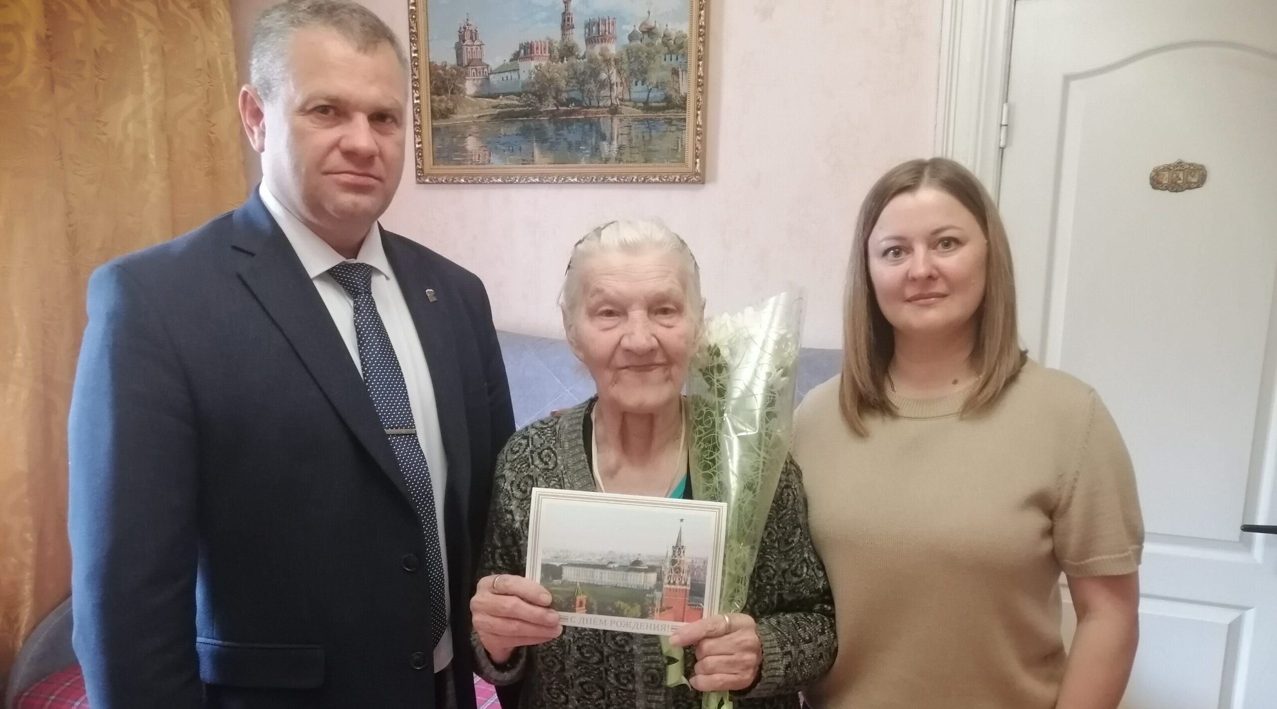 Жительнице Локтя передали поздравление с днем рождения от Владимира Путина