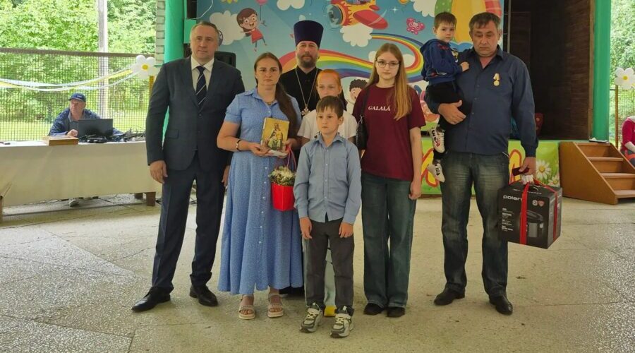 В День семьи, любви и верности брасовские семьи получили награды