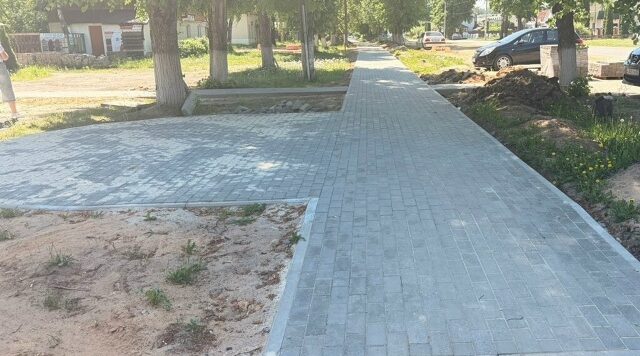 В Сеще благоустраивают общественную территорию