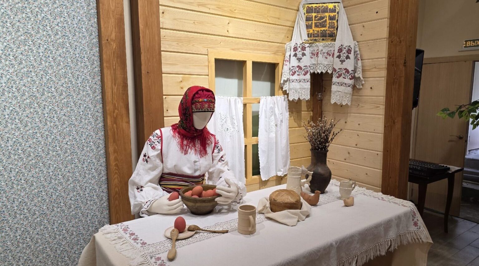 В Брянском краеведческом музее открылась выставка «Лето Господне»