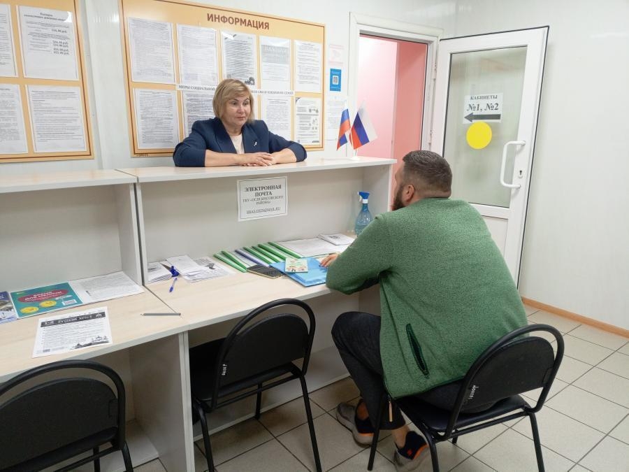 В отделе социальной защиты района проводят консультации для жителей