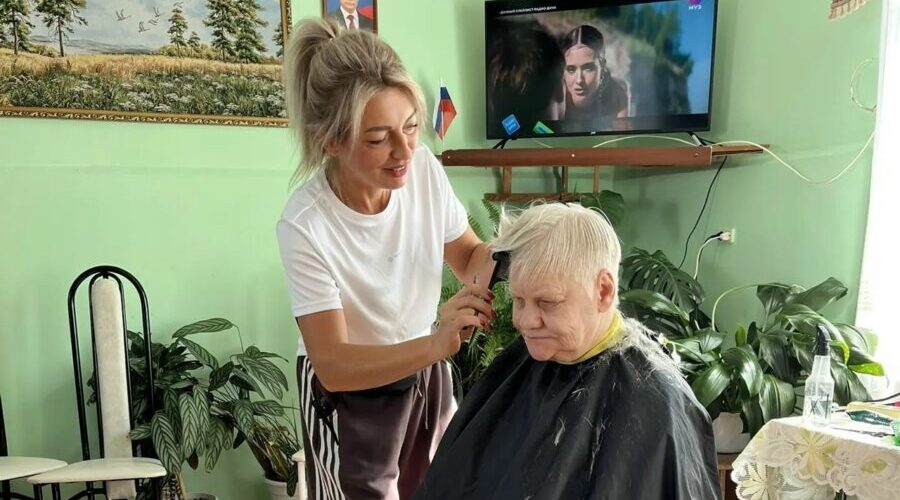 Дом социального обслуживания Брасово посетили парикмахеры