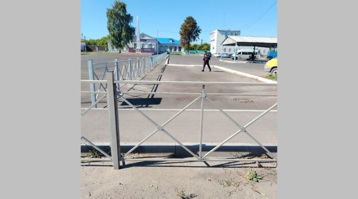 В Комаричах продолжается благоустройство на привокзальной площади