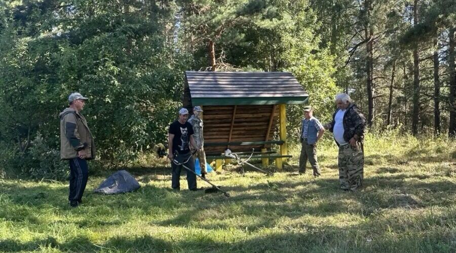 Брасовские лесничие благоустроили место отдыха