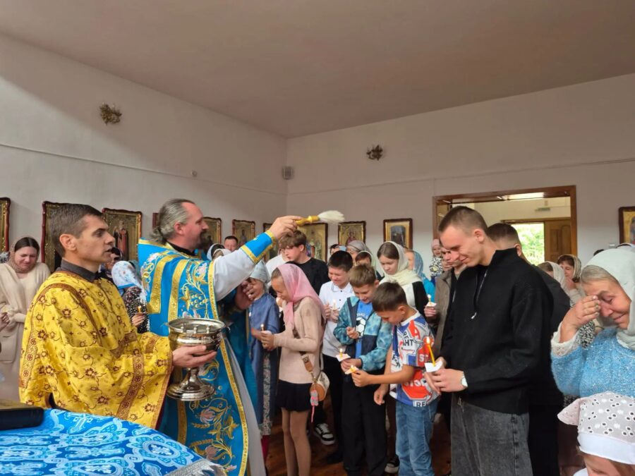 В храмах Брасовского церковного округа совершены молебны перед началом учебного года