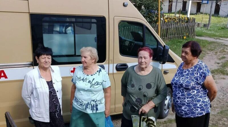 Мобильная медицинская бригада работала в поселке Каменка