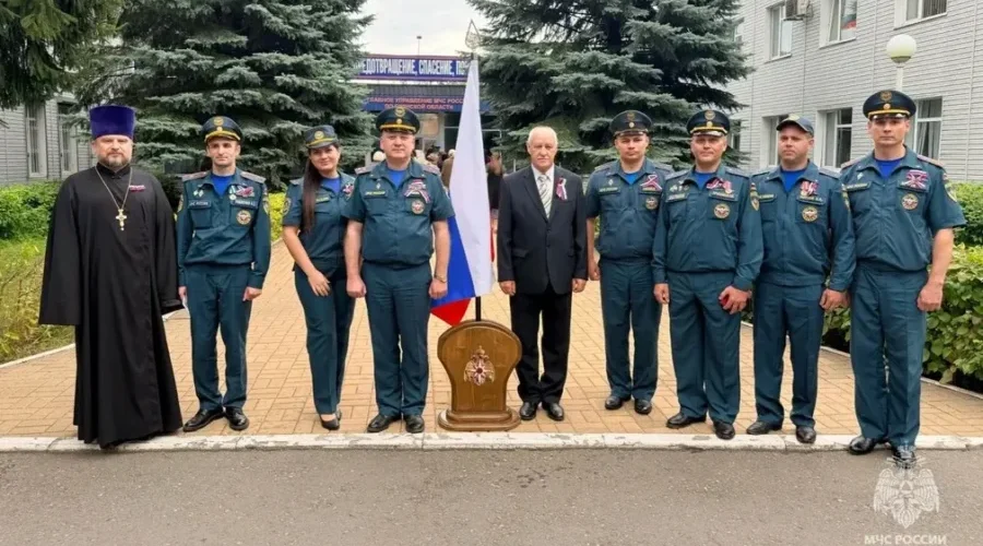 Брянские спасатели отметили День Государственного флага