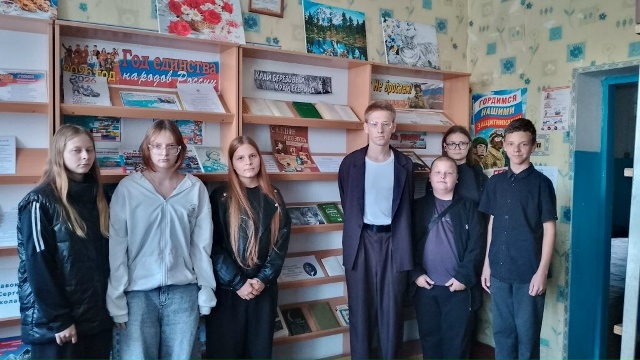 В Осотской сельской библиотеке прошел литературный час, посвященный Сергею Есенину