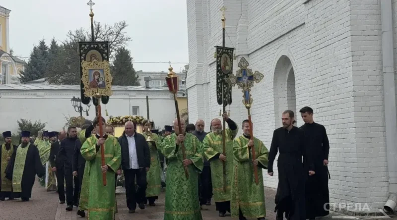 Крестный ход прошел вокруг Кафедрального собора в честь князя Олега Брянского и святых