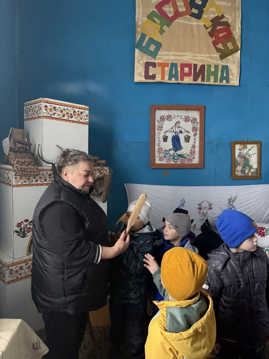 В Брасовском СДК прошла для дошкольников экскурсия в комнату старинного быта