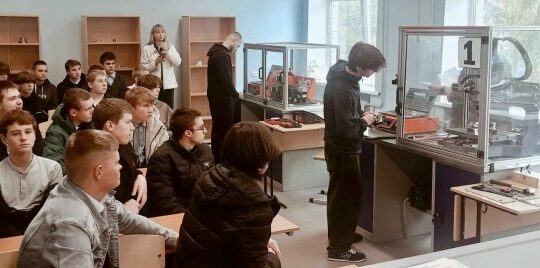 Более 1400 брянских школьников приняли участие во Всероссийском месяце профориентации