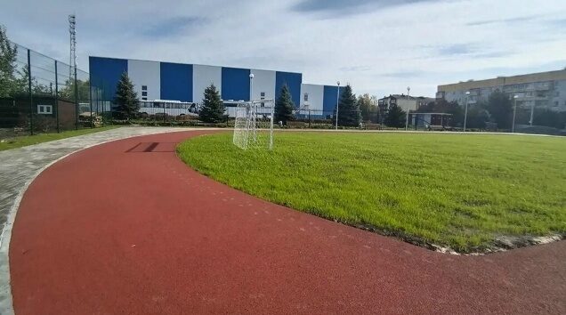 В Трубчевске идут к завершению работы по благоустройству спортплощадки