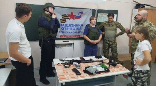Ветеран СВО преподаёт основы безопасности и защиты Родины в школе № 7 г. Клинцы